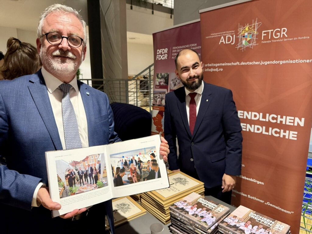 Dr. Bernd Fabritius und Sebastian Arion beim Minority Market@FUEN-Kongress 2025 in Südtirol