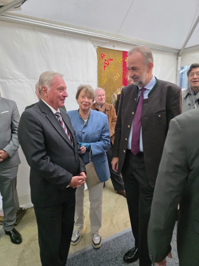 Dr. Paul-Jürgen Porr, Vorsitzender des DFDR, zusammen mit Karl von Habsburg