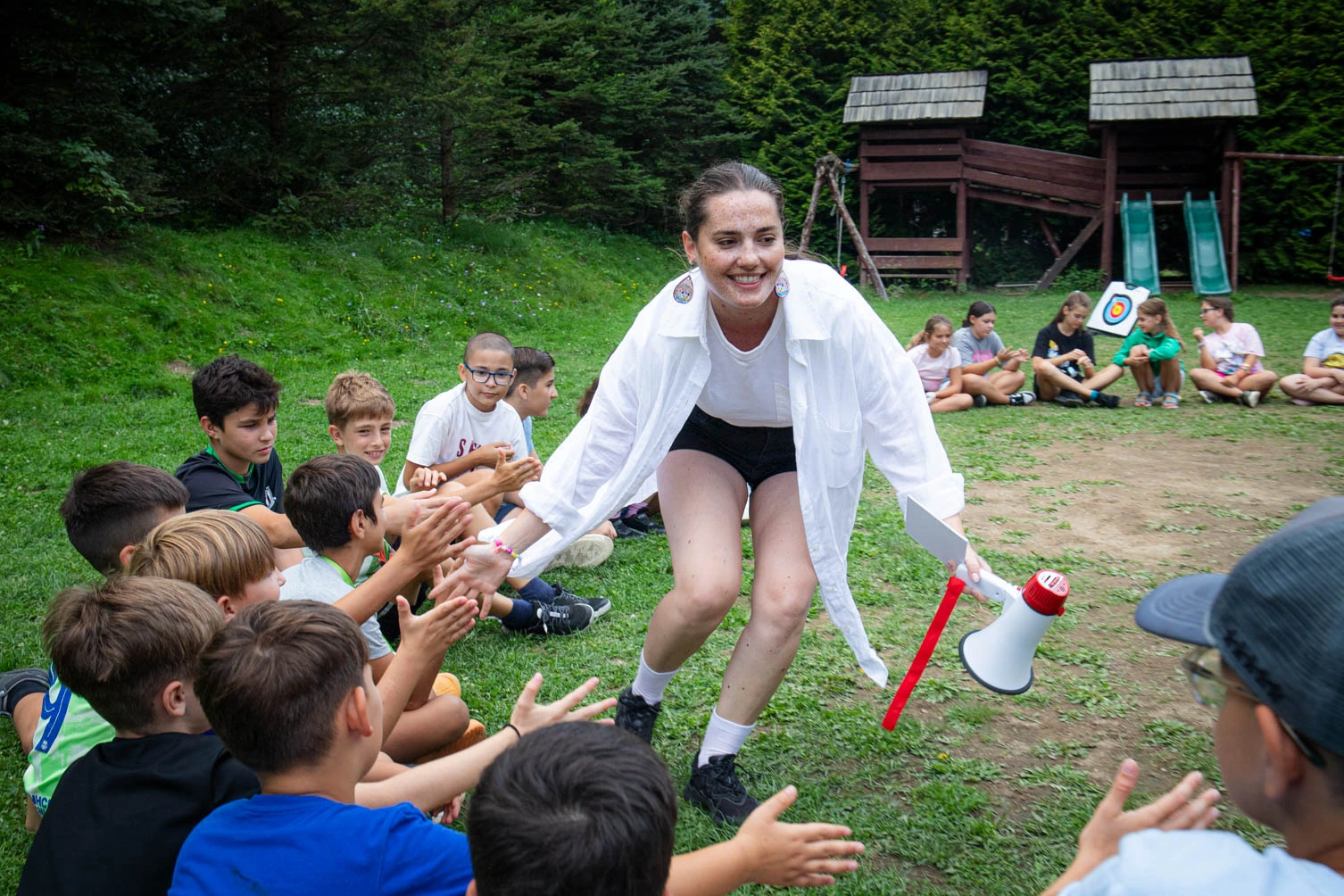 Kinder beim Workshop im Kindersprachferienlager 2025 der ADJ